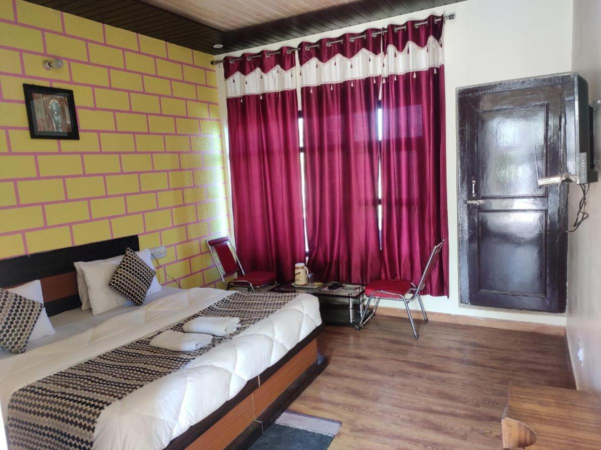 Hotel Deepraj, Каусани Екстериор снимка