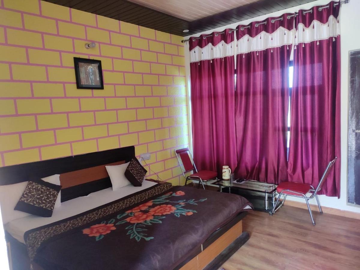 Hotel Deepraj, Каусани Екстериор снимка