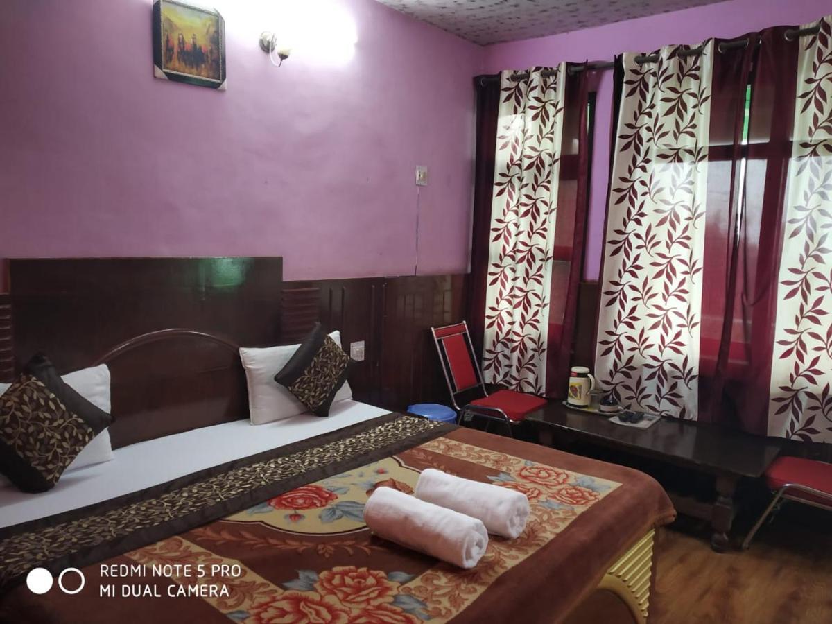 Hotel Deepraj, Каусани Екстериор снимка