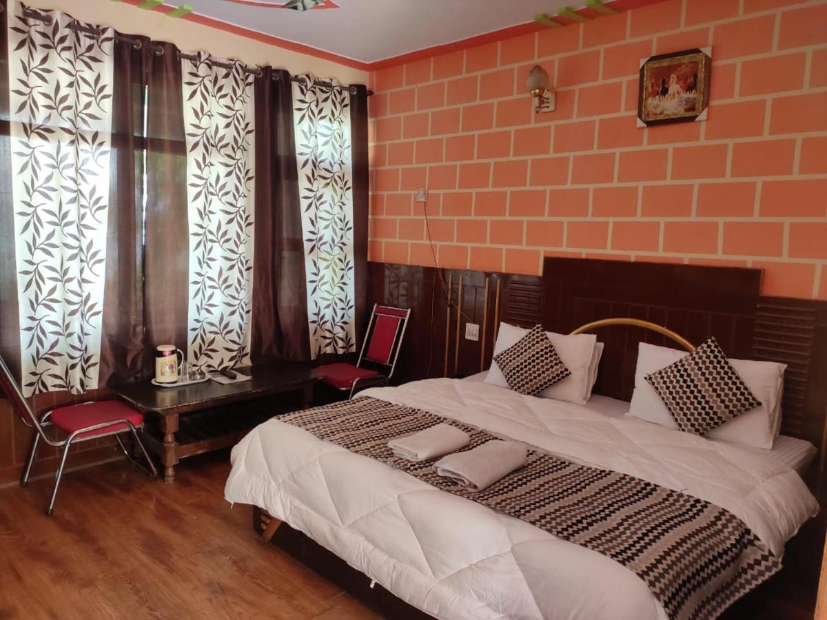 Hotel Deepraj, Каусани Екстериор снимка