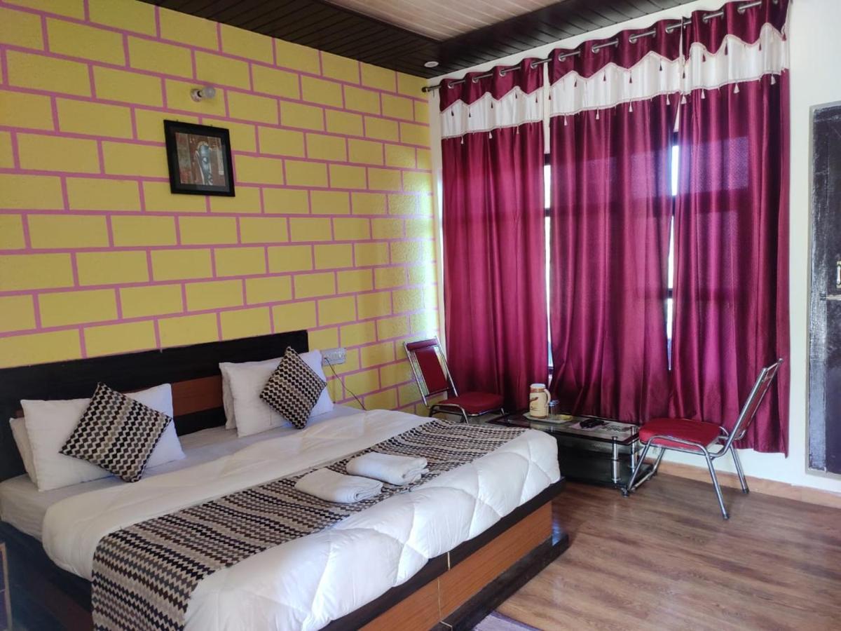 Hotel Deepraj, Каусани Екстериор снимка
