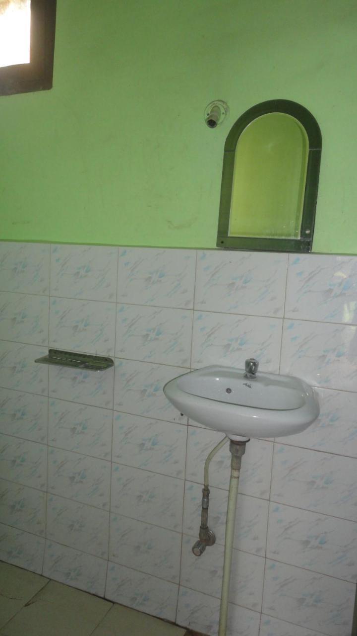 Hotel Deepraj, Каусани Екстериор снимка