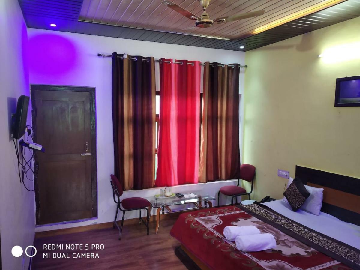 Hotel Deepraj, Каусани Екстериор снимка