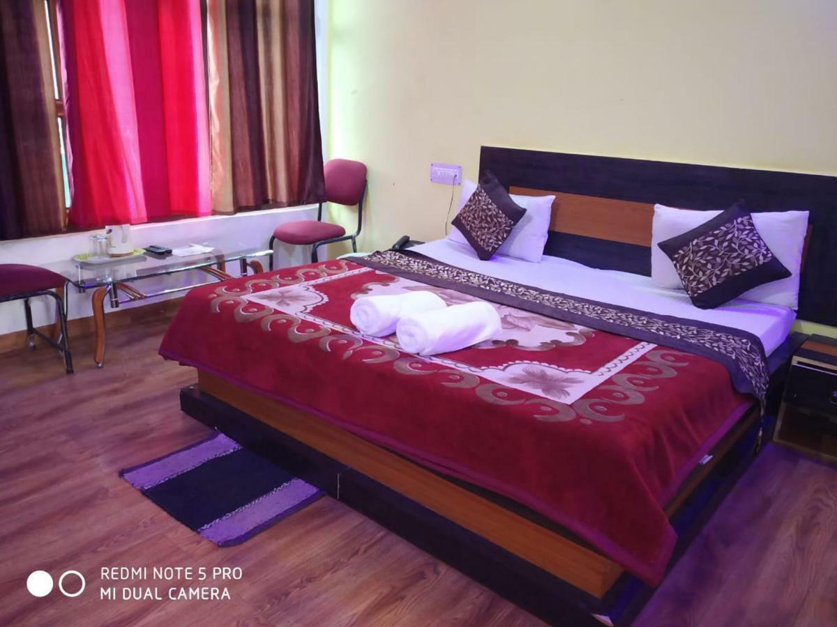 Hotel Deepraj, Каусани Екстериор снимка
