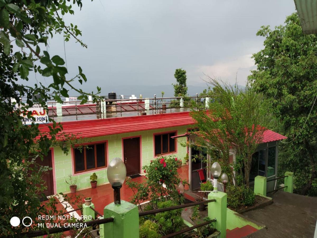 Hotel Deepraj, Каусани Екстериор снимка